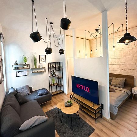 Urban Studio With Private Garden Near Andrassy Budapest Exterior photo