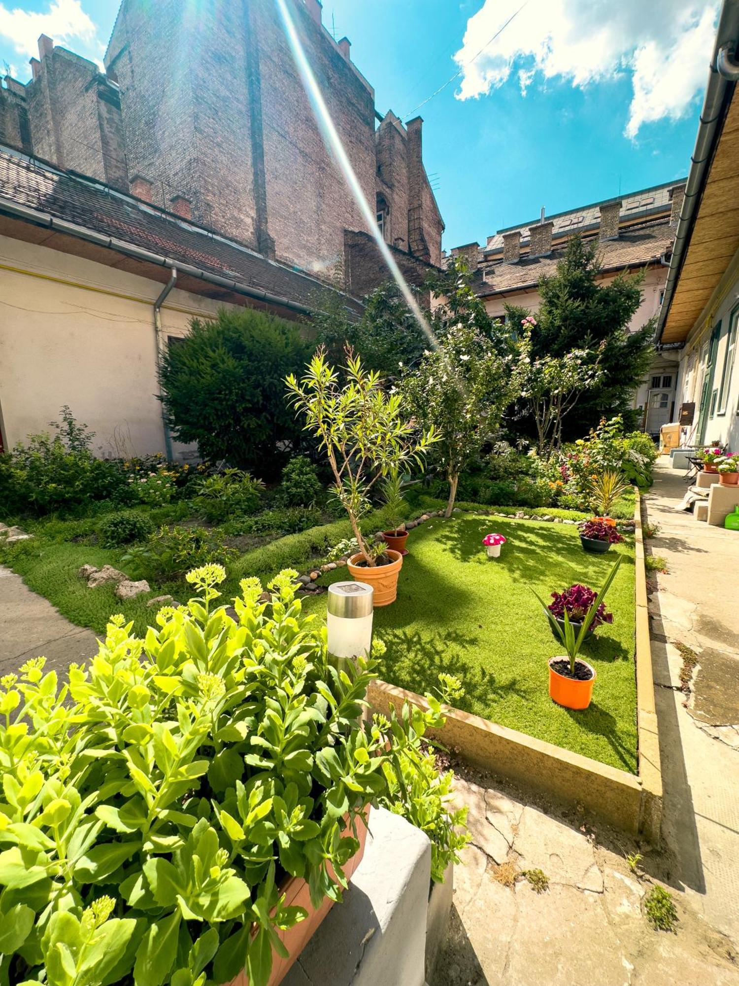 Urban Studio With Private Garden Near Andrassy Budapest Exterior photo